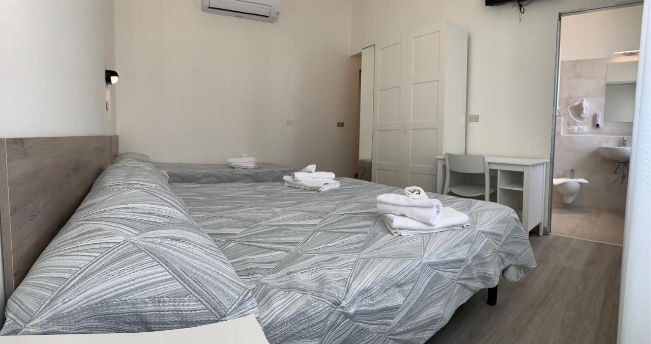 Hotel Laika Rimini Esterno foto