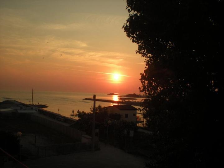 Hotel Laika Rimini Esterno foto