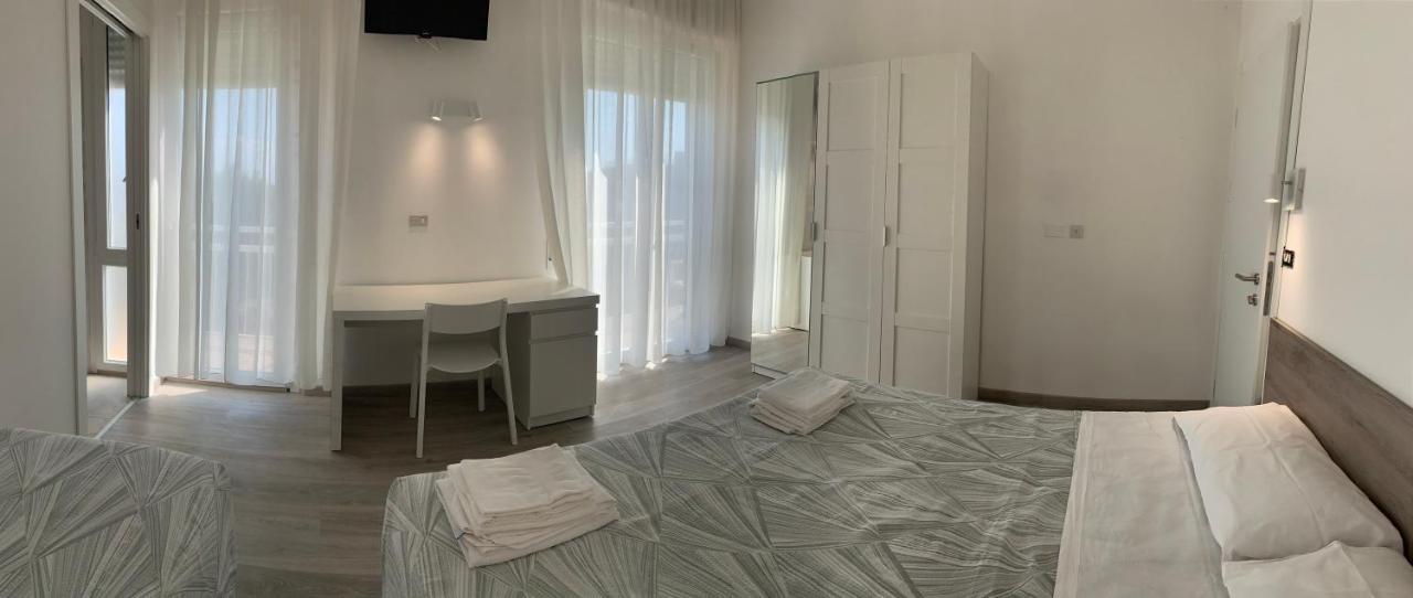 Hotel Laika Rimini Esterno foto