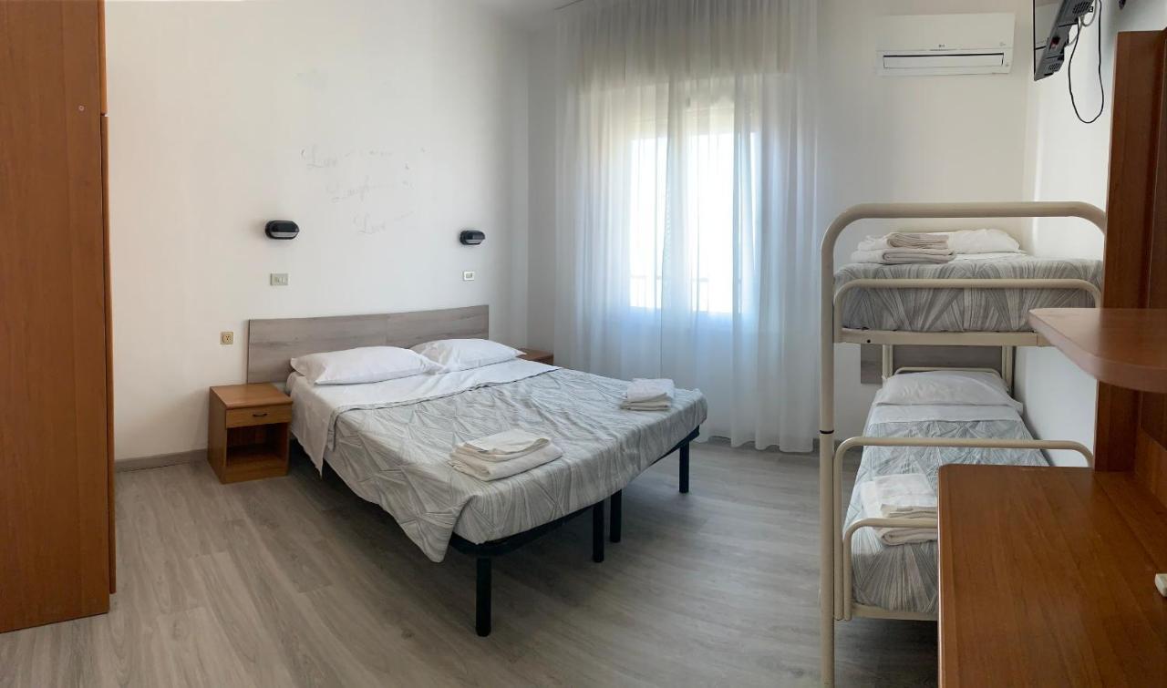 Hotel Laika Rimini Esterno foto