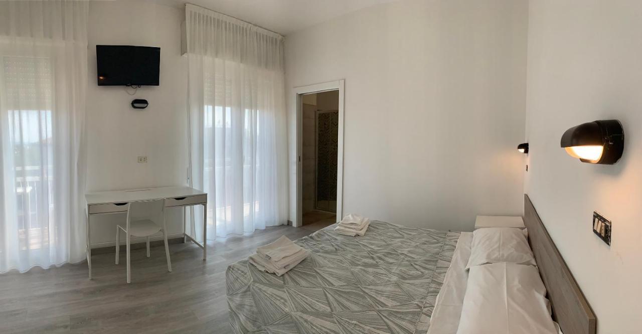 Hotel Laika Rimini Esterno foto