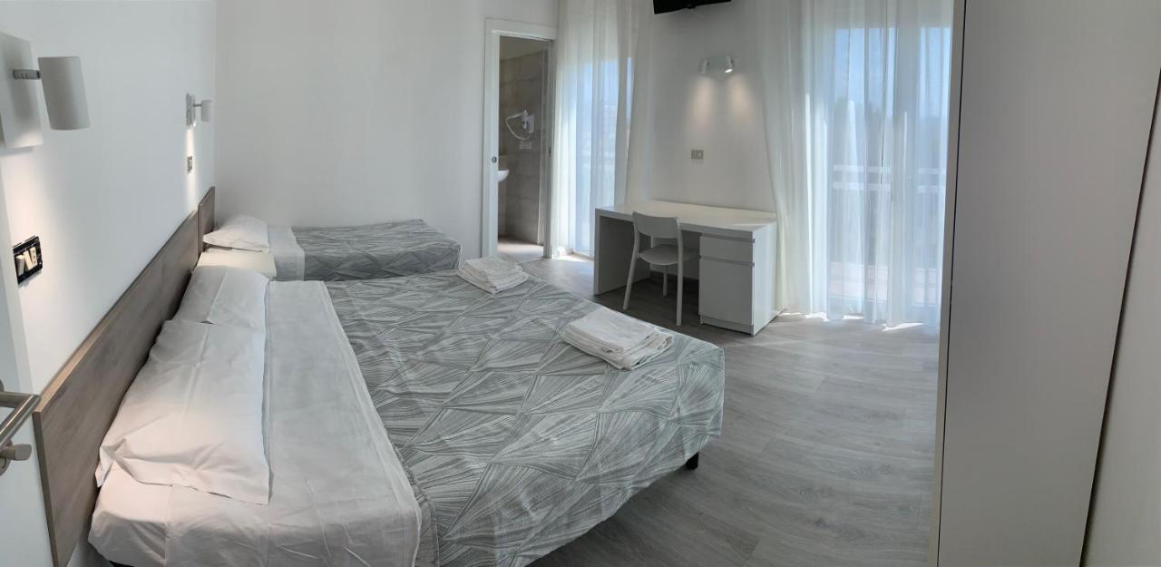 Hotel Laika Rimini Esterno foto