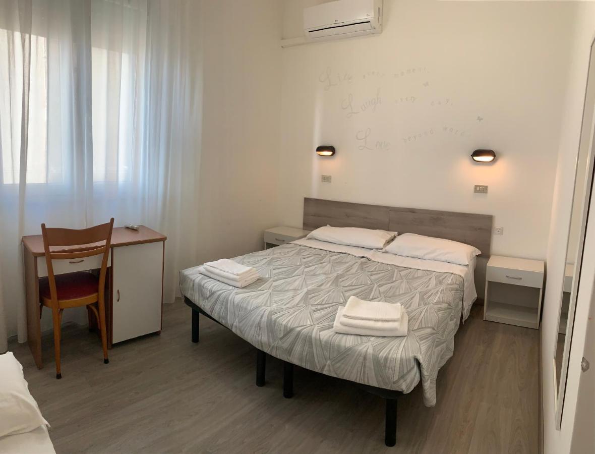 Hotel Laika Rimini Esterno foto