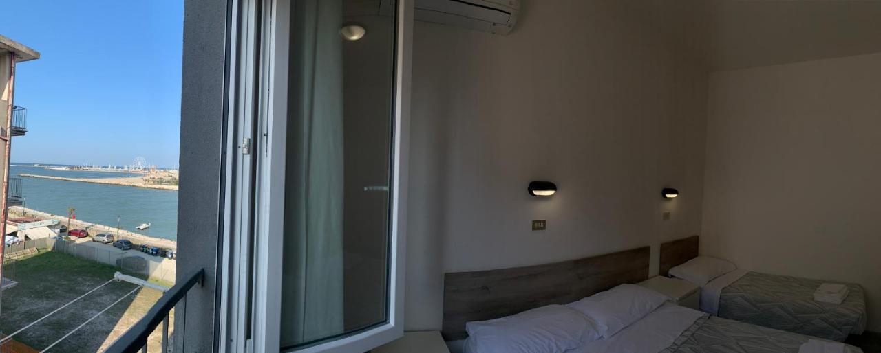 Hotel Laika Rimini Esterno foto