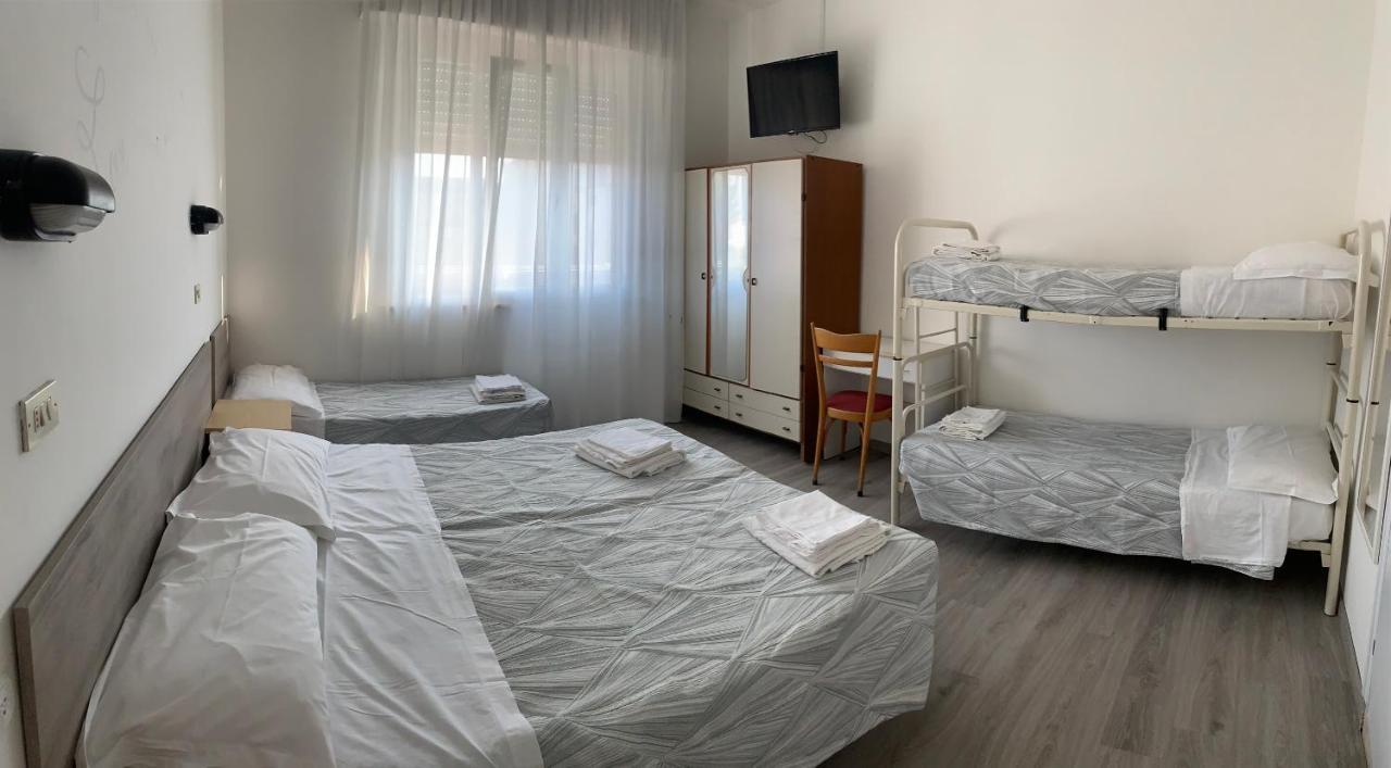 Hotel Laika Rimini Esterno foto