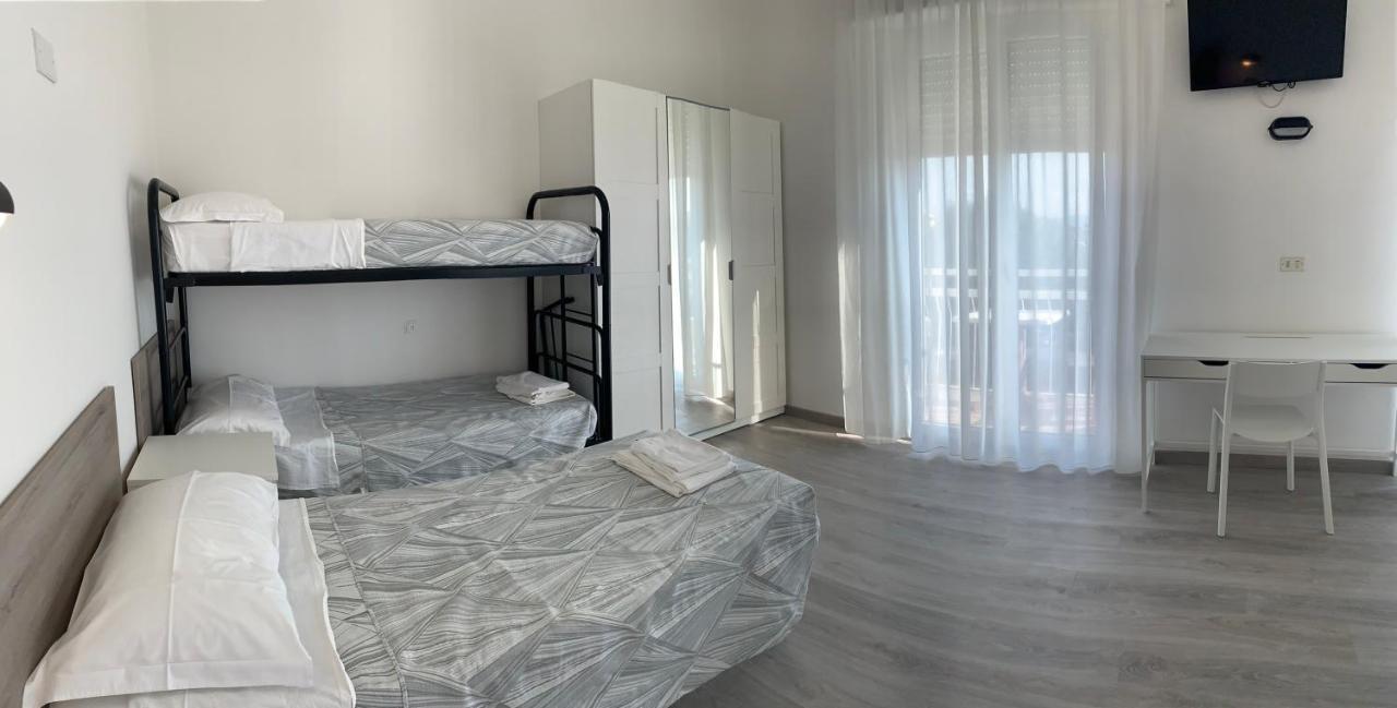 Hotel Laika Rimini Esterno foto