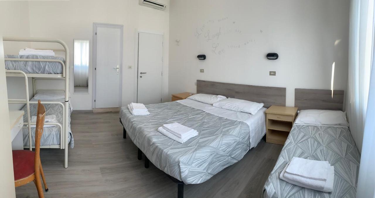 Hotel Laika Rimini Esterno foto
