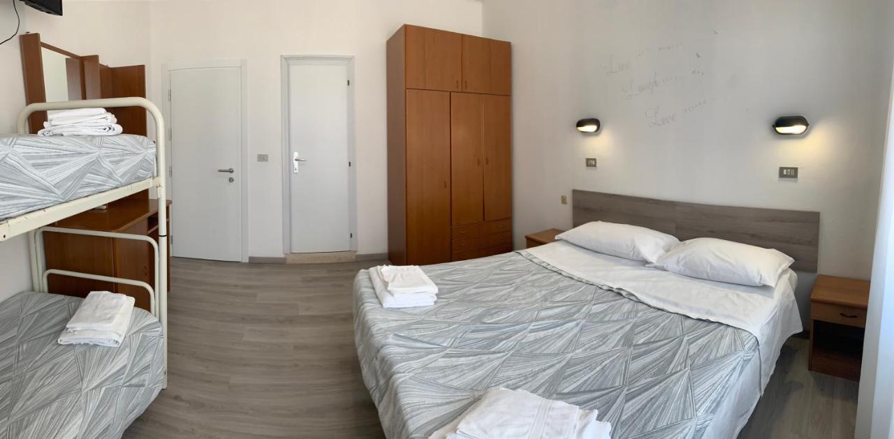 Hotel Laika Rimini Esterno foto