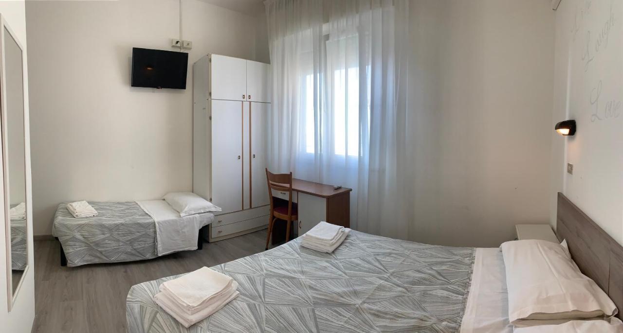 Hotel Laika Rimini Esterno foto