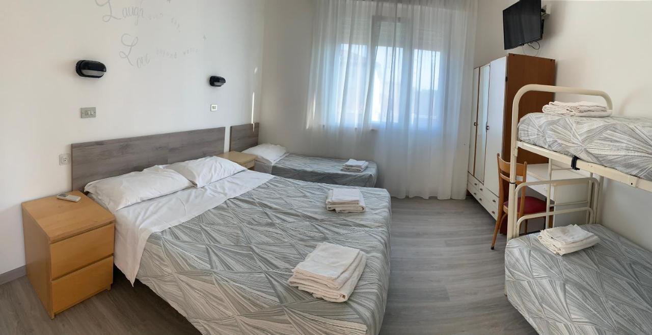 Hotel Laika Rimini Esterno foto